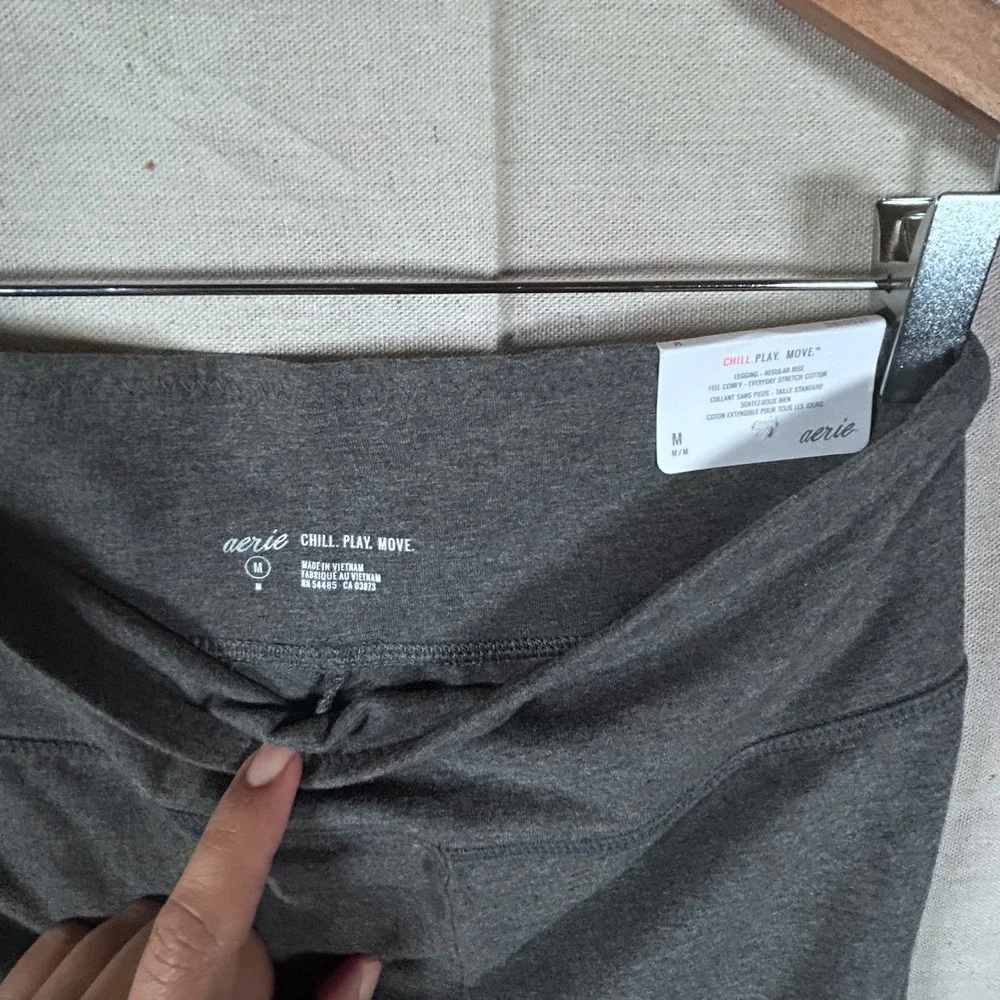 NWT Aerie Chill Play Move Leggings Womens Medium Dark Heather‎ Gray Cotton Blend